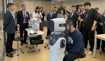 全球首创机器人眼科诊查设备亮相香港理工大学武汉科技创新研究院！